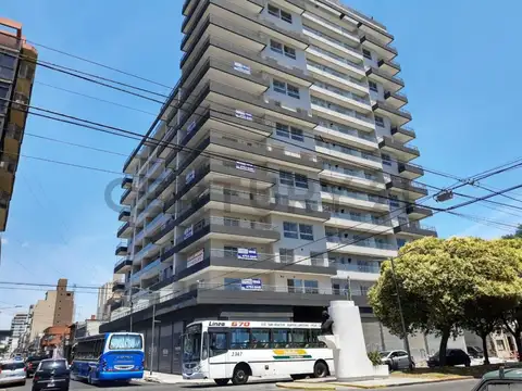 Ayacucho 2100, Piso 1