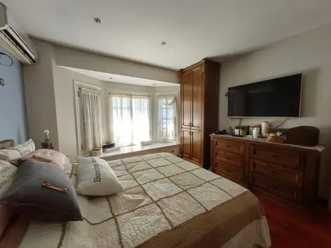 Casa en Venta con 3 cocheras