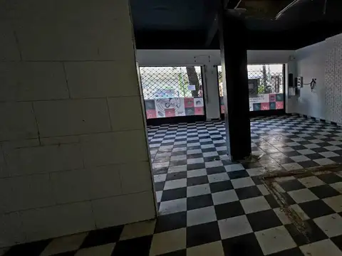 Local comercial en esquina MUNRO