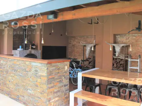 Casa 4 ambientes con 2 baños