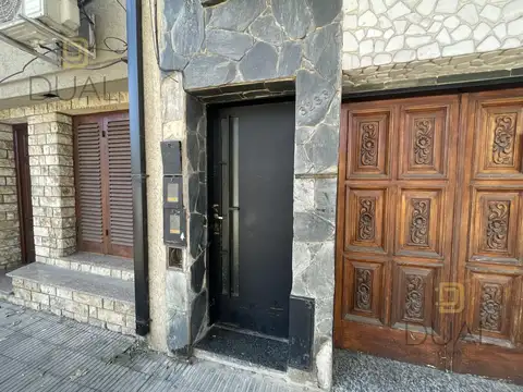 VENTA DEPARTAMENTO DE PASILLO DOS DORMITORIOS CON PATIO Y TERRAZA EN CORRIENTES AL 3000