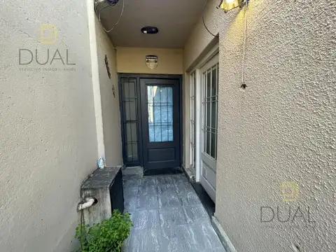 VENTA DEPARTAMENTO DE PASILLO DOS DORMITORIOS CON PATIO Y TERRAZA EN CORRIENTES AL 3000