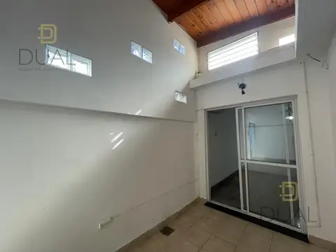 VENTA DEPARTAMENTO DE PASILLO DOS DORMITORIOS CON PATIO Y TERRAZA EN CORRIENTES AL 3000