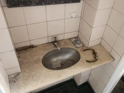 Se Alquila Oficina en el barrio San Nicolás.