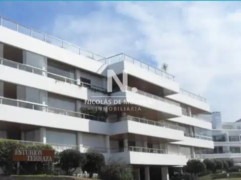 Vende espectacular apartamento con vista el mar de 3 dormitorios en suite, Punta del Este.