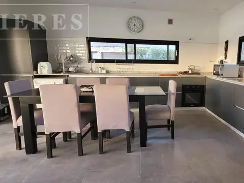 Casa 3 ambientes con 2 baños