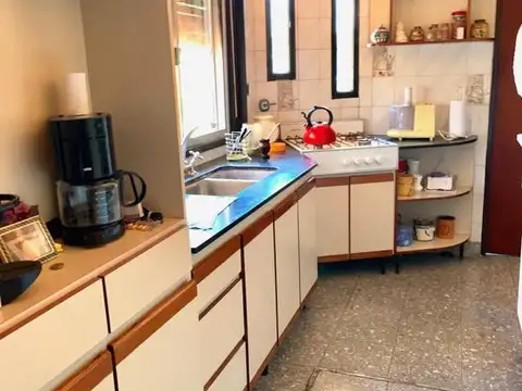 Casa 6 ambientes con 3 baños