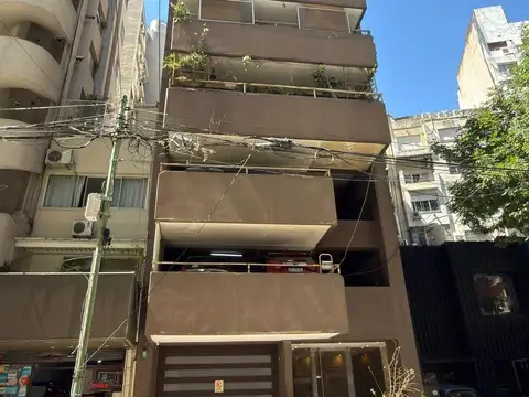 Palermo (Tte. Benjamin 1614) Semipiso al frente 3 ambientes.  Baulera. Balcón. 63 m2