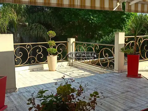 Casa 7 ambientes con 4 baños