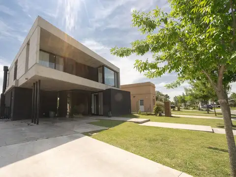 VENTA CASA 5 AMB LOTE INTERNO SAN EDUARDO PILAR