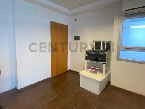 Oficina en Venta – Av. 13 entre 41 y 42 | Excelente ubicación