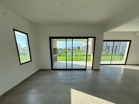 Casa en Venta en Tristan Suarez, USD 230.000