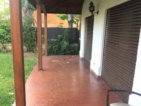 Casa en Alquiler Temporal con 1 cochera