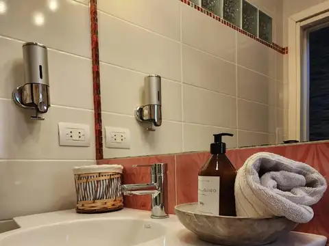 Casa en venta - 3 Dormitorios 2 Baños - 250Mts2 - Monte Hermoso