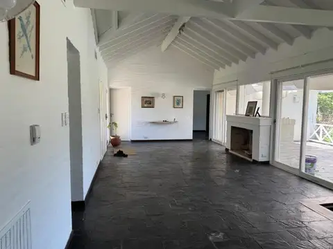 Casa 6 ambientes con 4 baños