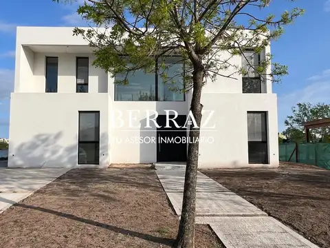 Casa Venta 5 Dormitorios Barrio El Canton Golf Lote de 824 m2 Escobar