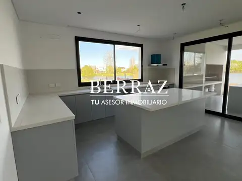 Casa 6 ambientes con 3 baños