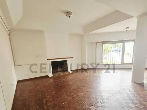 Casa 5 ambientes con 1 baño