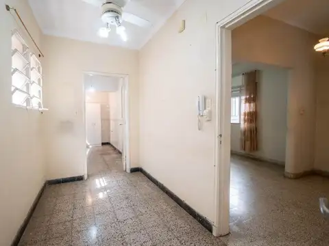 VENTA INTERNO DOS DORM C PATIO SOBRE AV PROX A BV