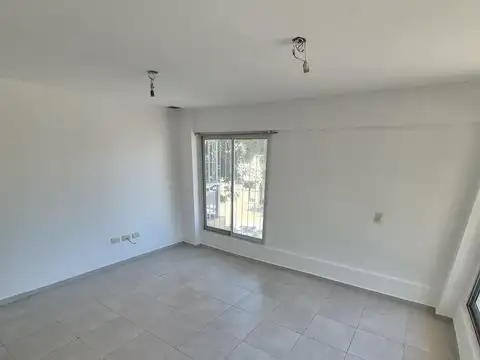 Departamento en España y Hospitales -Balcon - Externo