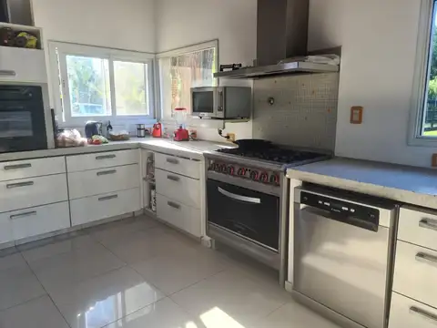 HERMOSA CASA QUINTA EN MORENO 3.500 m2