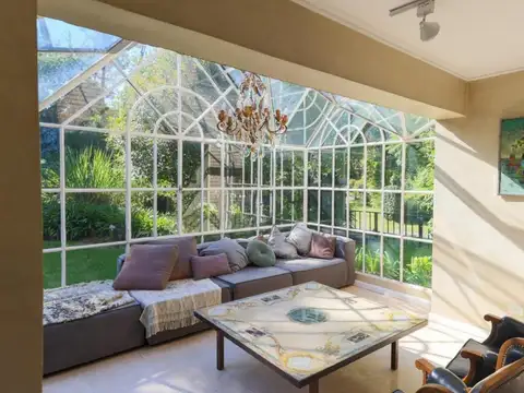 Casa 6 ambientes con 5 baños