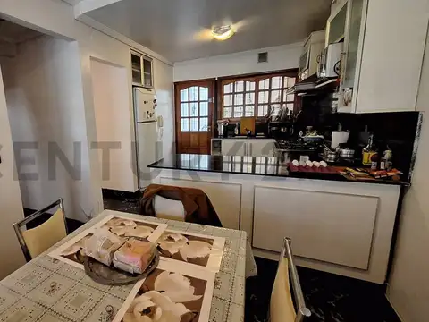 VENTA de Casa 5 Ambientes. – Gerli, Lanús Este.  Apto Crédito Hipotecario 