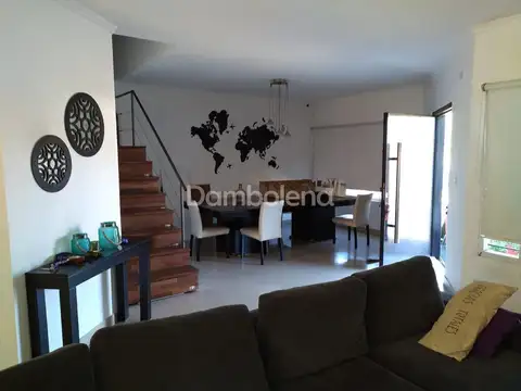 Casa en Venta con 3 cocheras