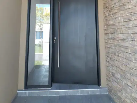 Casa en Venta en Pilar, USD 230.000