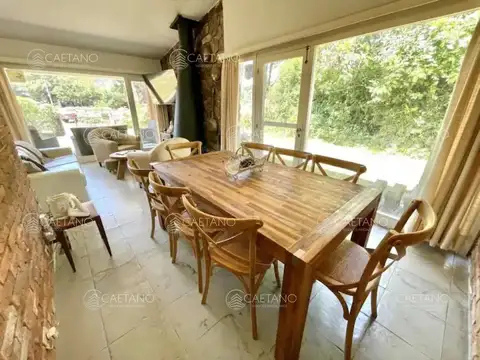 Casa 5 ambientes con 3 baños