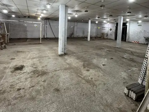 LOCAL SUPERMERCADO CON VIVIENDA EN BOSQUES U$S 200.000.-