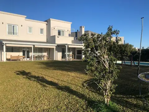 Casa en venta - 5 dormitorios 3 baños - 200mts2 - El Canton