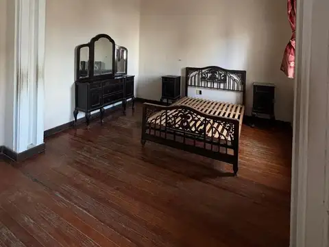 Casa de dos plantas - terreno de 9 x 27 metros