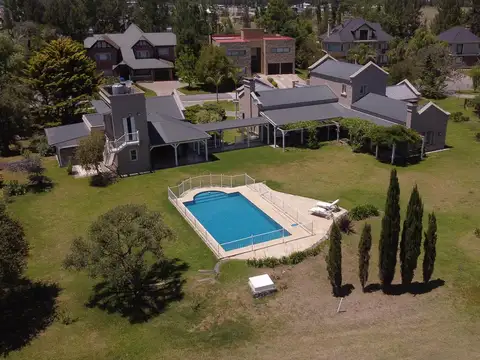 Casa en venta San Eliseo Golf San Vicente, piscina, 5 ambientes, amenities, laguna