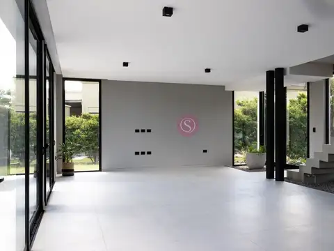 Casa en Venta con 2 cocheras