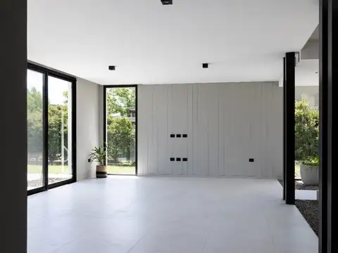 Casa 7 ambientes con 4 baños