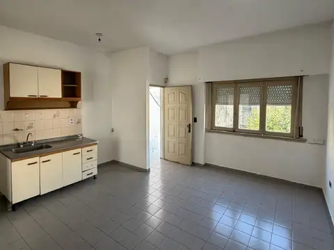 PH 3 Ambientes en Alquiler – Sobre Av. San Martín – Excelente Ubicación