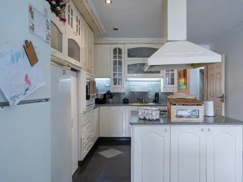 Casa 5 ambientes con 2 baños