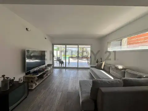 472 e/ 14a y 14b 500, Piso 0