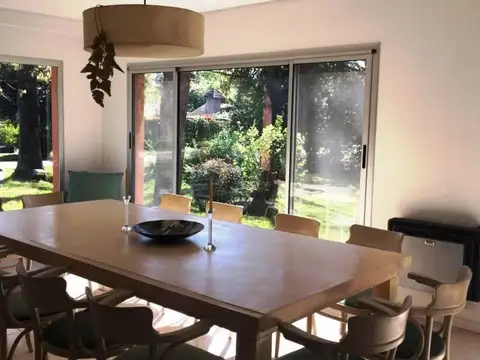 Casa en Venta con 4 cocheras