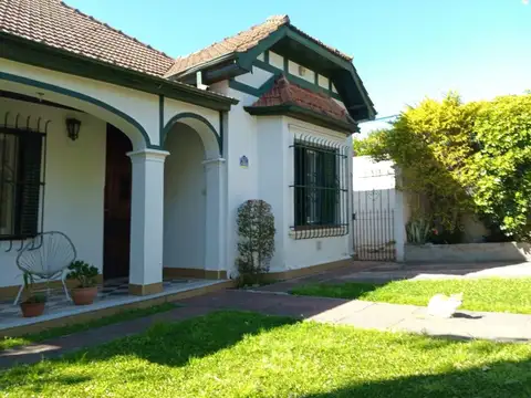 PH Estilo inglés -  4 ambientes - jardín y cochera