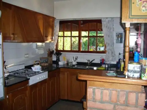 Casa 6 ambientes con 4 baños