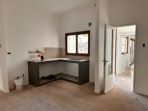 CASA VENTA LA PLATA 2 DORMITORIOS QUINCHO PARRILLA