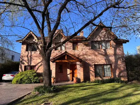 Venta Casa 6 ambientes Barrio El Portillo