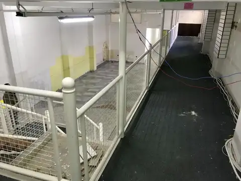 Local en Venta Via Púb.