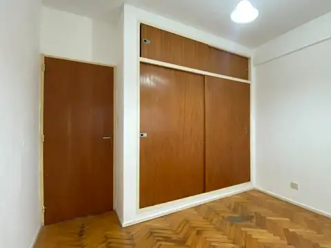 Amplio 3 ambientes con cochera cubierta