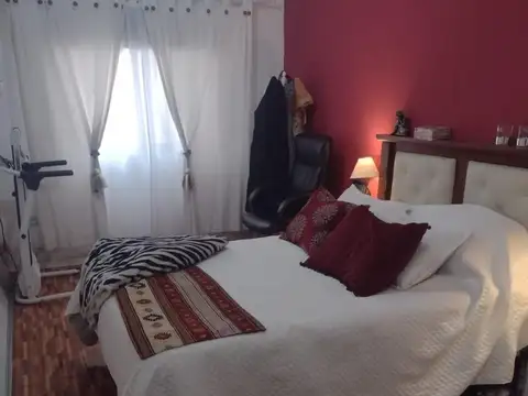 Excelente casa + dos deptos en Barrio Santa Ana, Glew