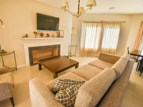 Casa en Venta en Countries y Barrios Cerrados en Guillermo Hudson, USD 450.000