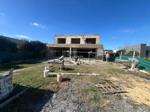 Casa 6 ambientes con 3 baños