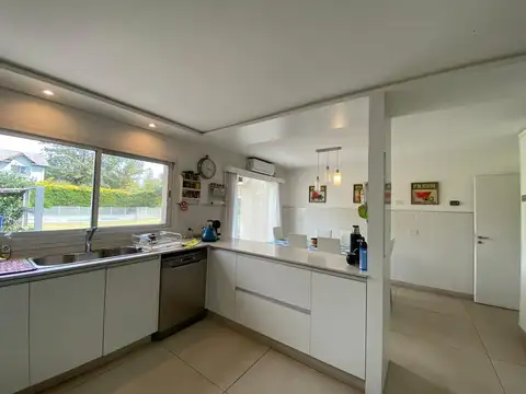 Casa en Venta con 5 cocheras